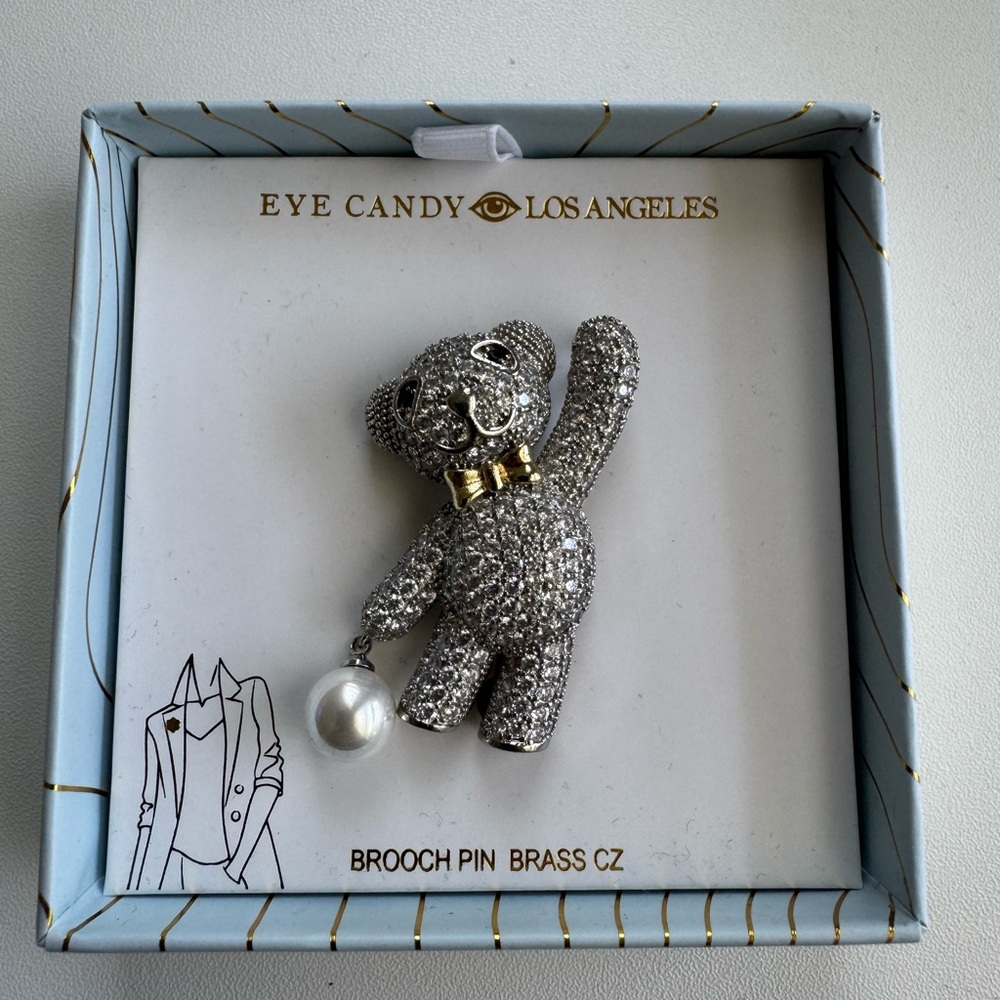 Eye Candy Bear hanging pearl Brooch